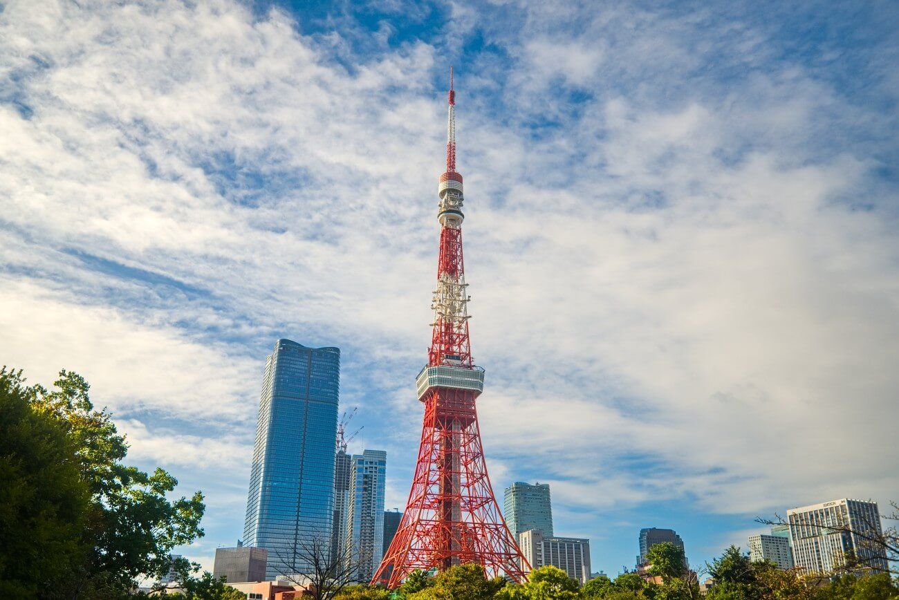 東京タワーと東京の街並み